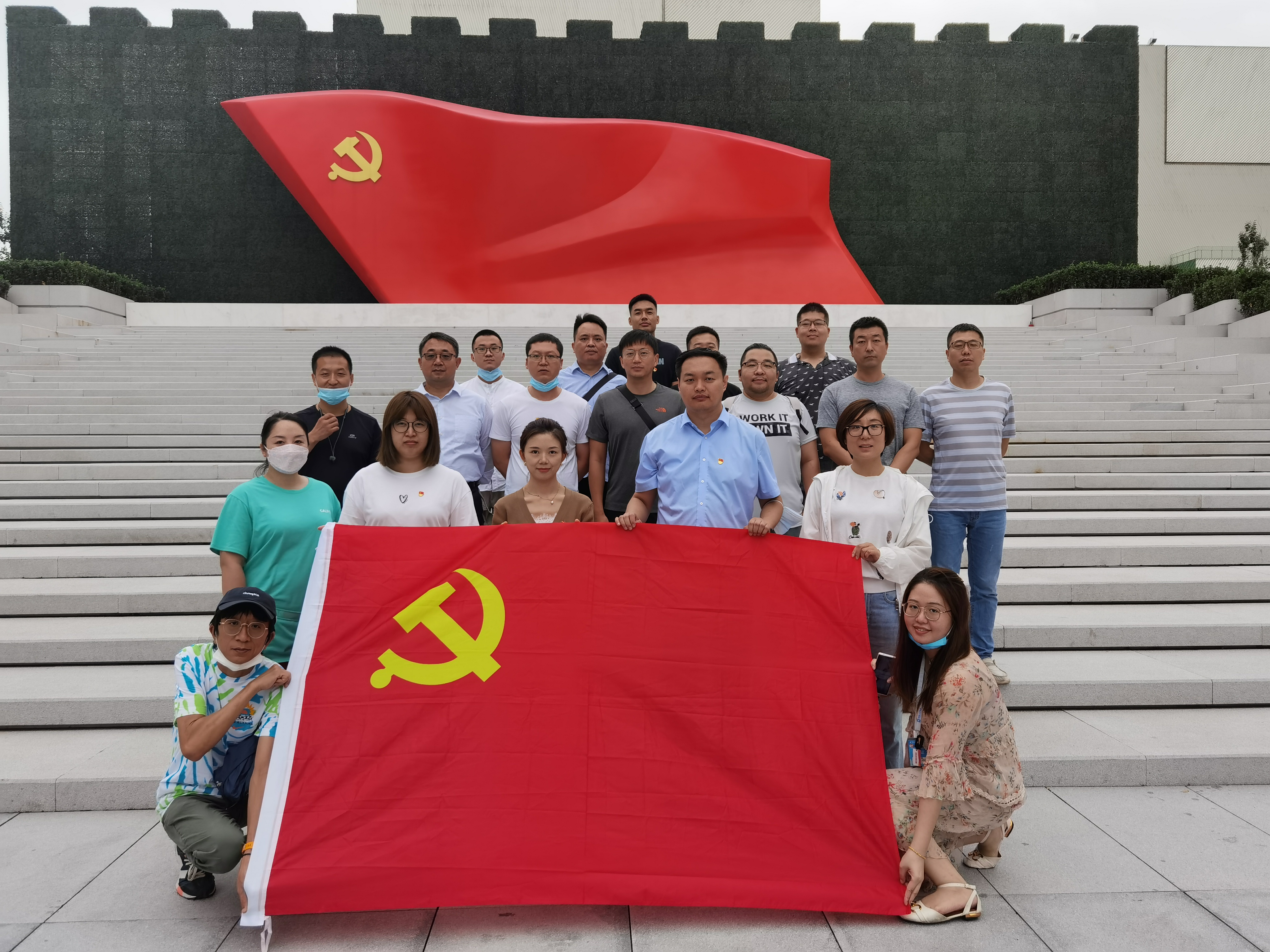 不忘初心，，，，，，牢记使命！亦庄亚星集团党员干部参观中国共产党历史展览馆